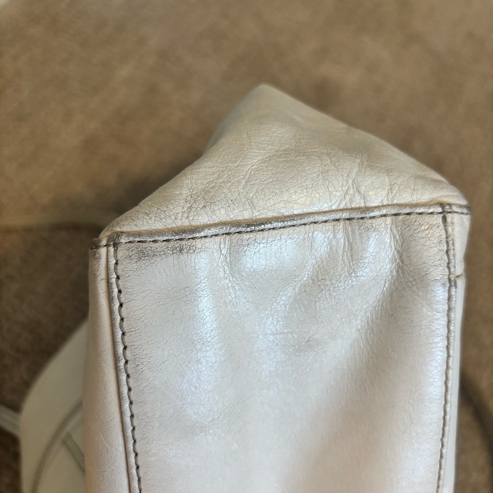 Hobo Cream Leather Tote - Picture 8 of 11